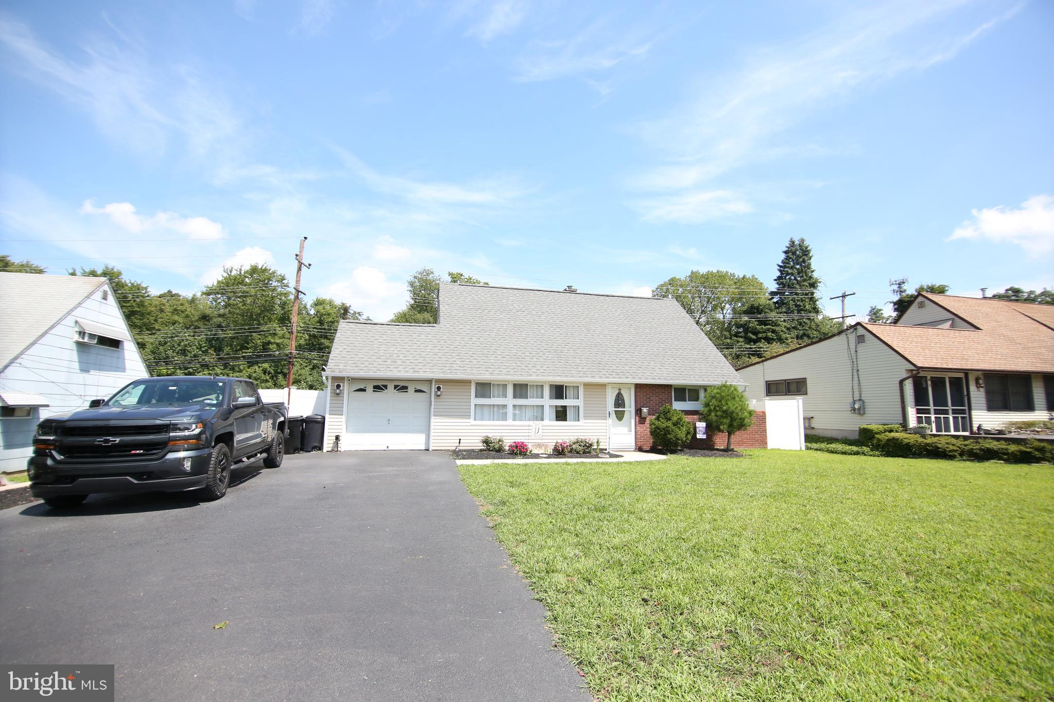 36 Quickset Road Levittown, PA 19057 - Photo 3 of 19 Gallery Image 3