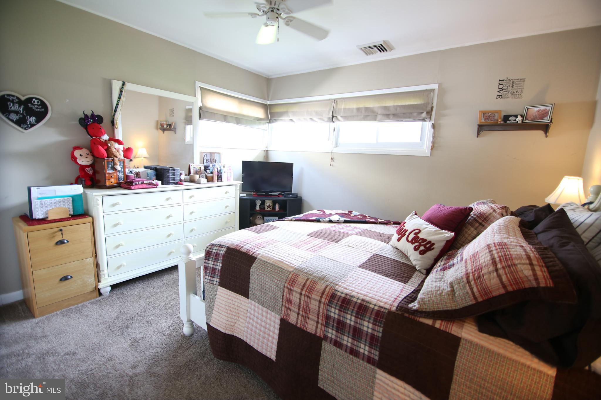 36 Quickset Road Levittown, PA 19057 - Photo 8 of 19 Gallery Image 8