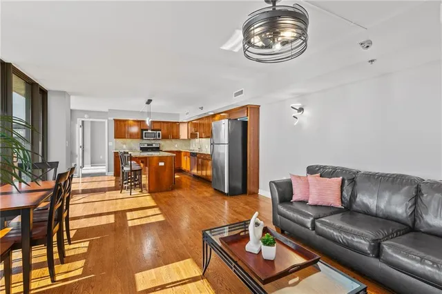 $358,000 | 600 Admiral Boulevard, Unit 1802, Kansas City, MO 64106