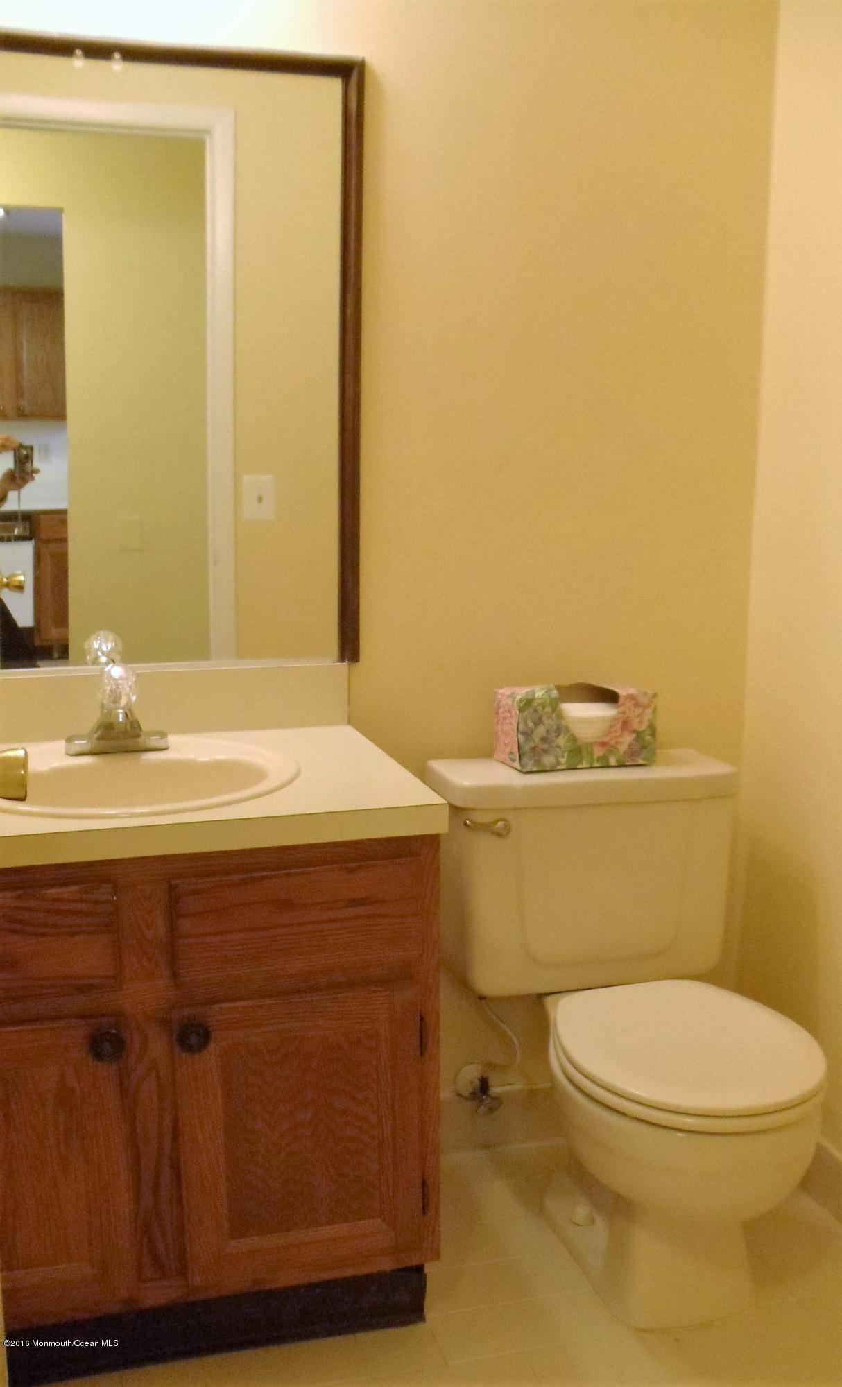 60 County Road, Unit A001 Cliffwood, NJ 07721 - Photo 10 of 13 60 COUNTY RD A1 HALF BATH DSC04023