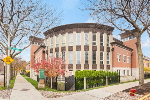 $700,000 | 1522 South Prairie Avenue, Unit H, Chicago, IL 60605