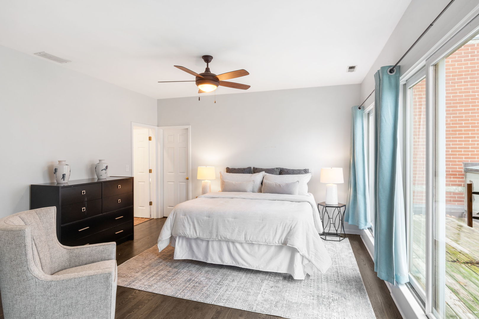 1522 South Prairie Avenue, Unit H Chicago, IL 60605 - Photo 11 of 25 a bedroom with a bed and wooden floor