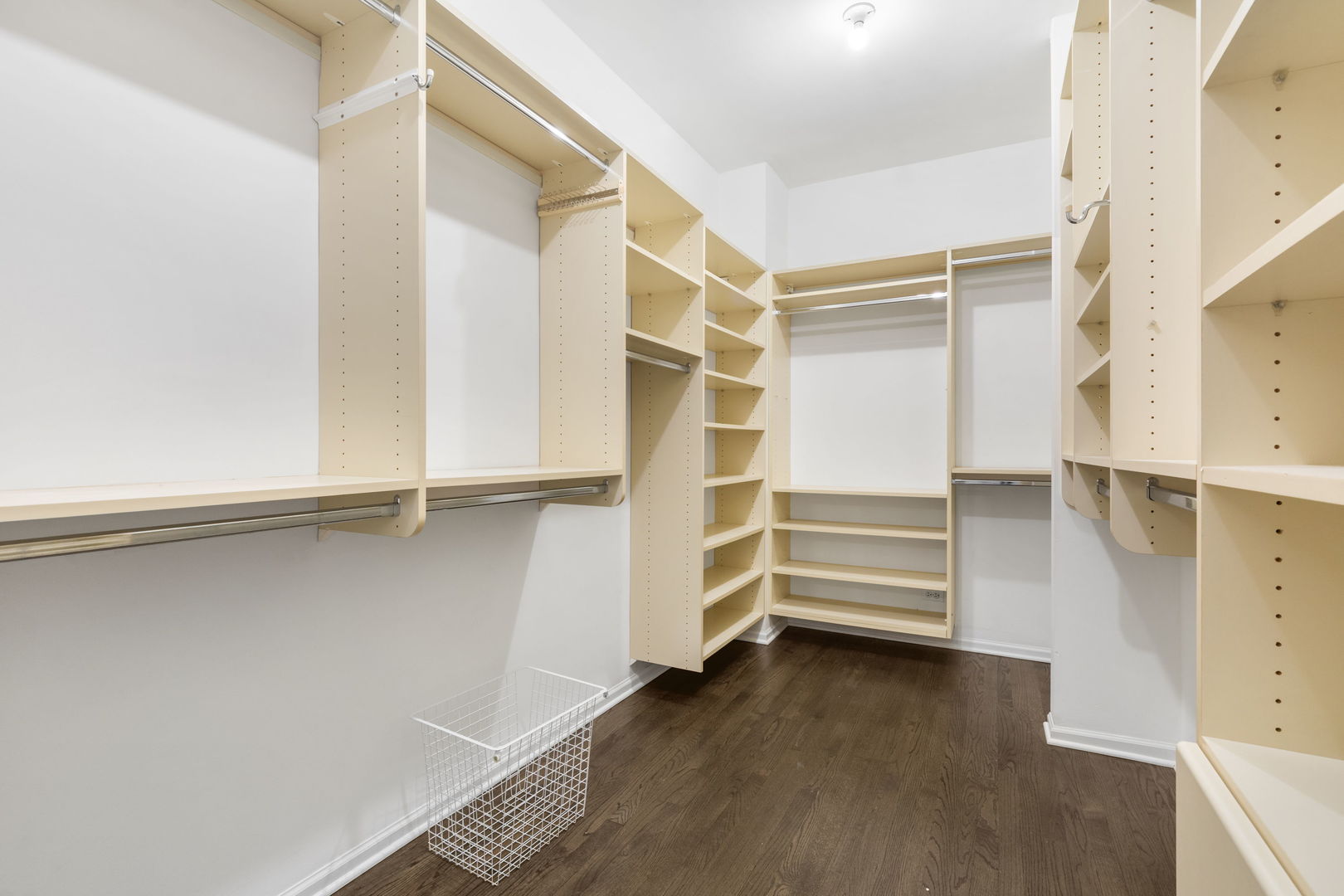 1522 South Prairie Avenue, Unit H Chicago, IL 60605 - Photo 15 of 25 a view of walk in closet with empty racks