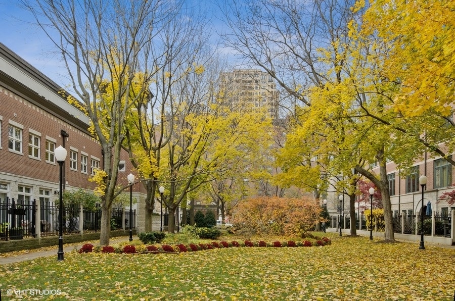 1522 South Prairie Avenue, Unit H Chicago, IL 60605 - Photo 20 of 25 a view of road with building