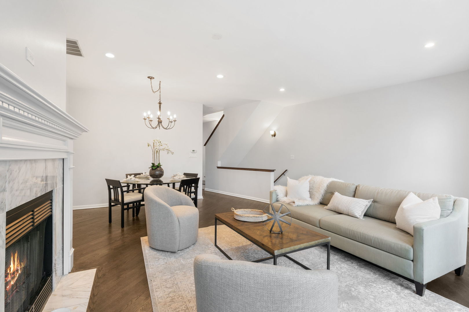 1522 South Prairie Avenue, Unit H Chicago, IL 60605 - Photo 6 of 25 a living room with furniture and a fireplace