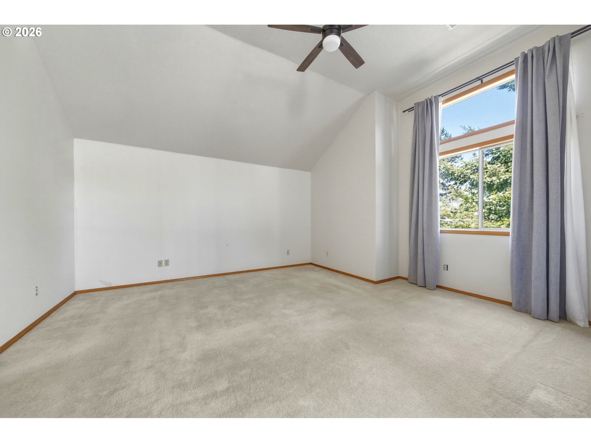 5002 Southwest Vacuna Street Portland, OR 97219 - Photo 14 of 20