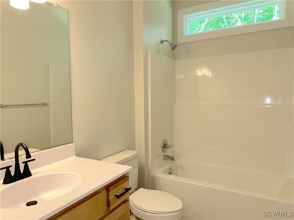 8721 River Road Petersburg, VA 23803 - Photo 9 of 47 !st floor full bath enters from bedroom & foyer
