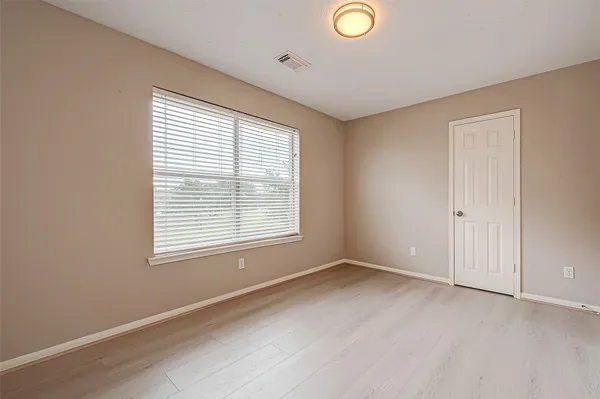 a view of empty room with window