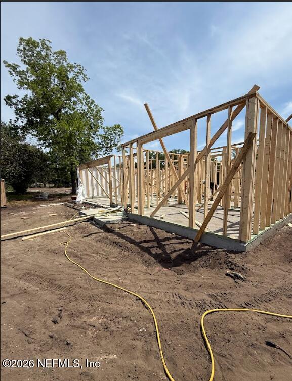 451 Cahoon Road North Jacksonville, FL 32220 - Photo 4 of 33 a view of a roof