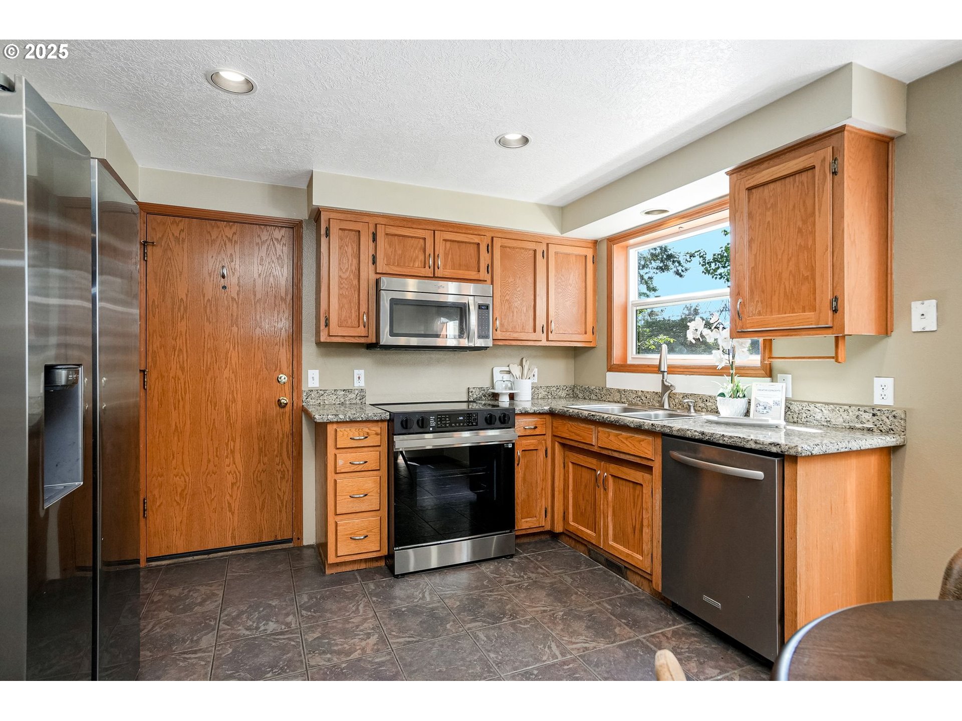 2007 Chase Loop Southwest Albany, OR 97321 - Photo 11 of 41