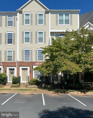 $405,000 | 46934 Courtyard Square, Unit 300, Sterling, VA 20164