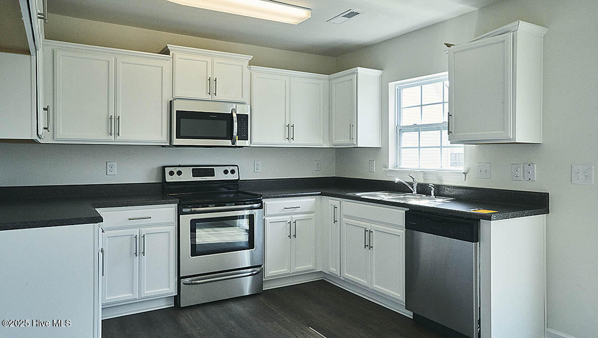 3804 Falcon Court Wilson, NC 27896 - Photo 9 of 28 Rachel_E_Kitchen2