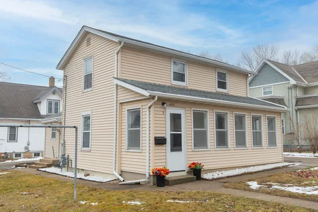 $275,000 | 420 South Washington Street, Watertown, WI 53094
