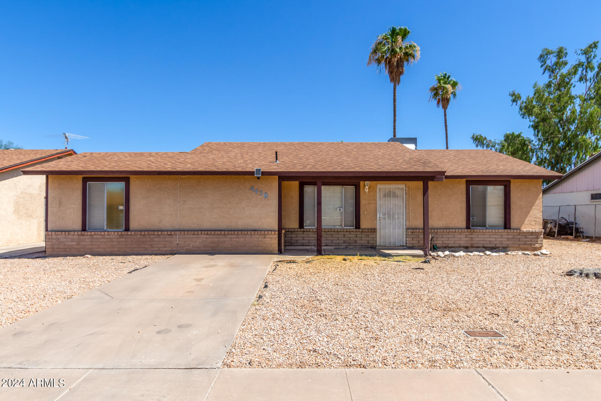 4438 East Wayland Road Phoenix, AZ 85040 - Photo 1 of 26 01 - Wayland