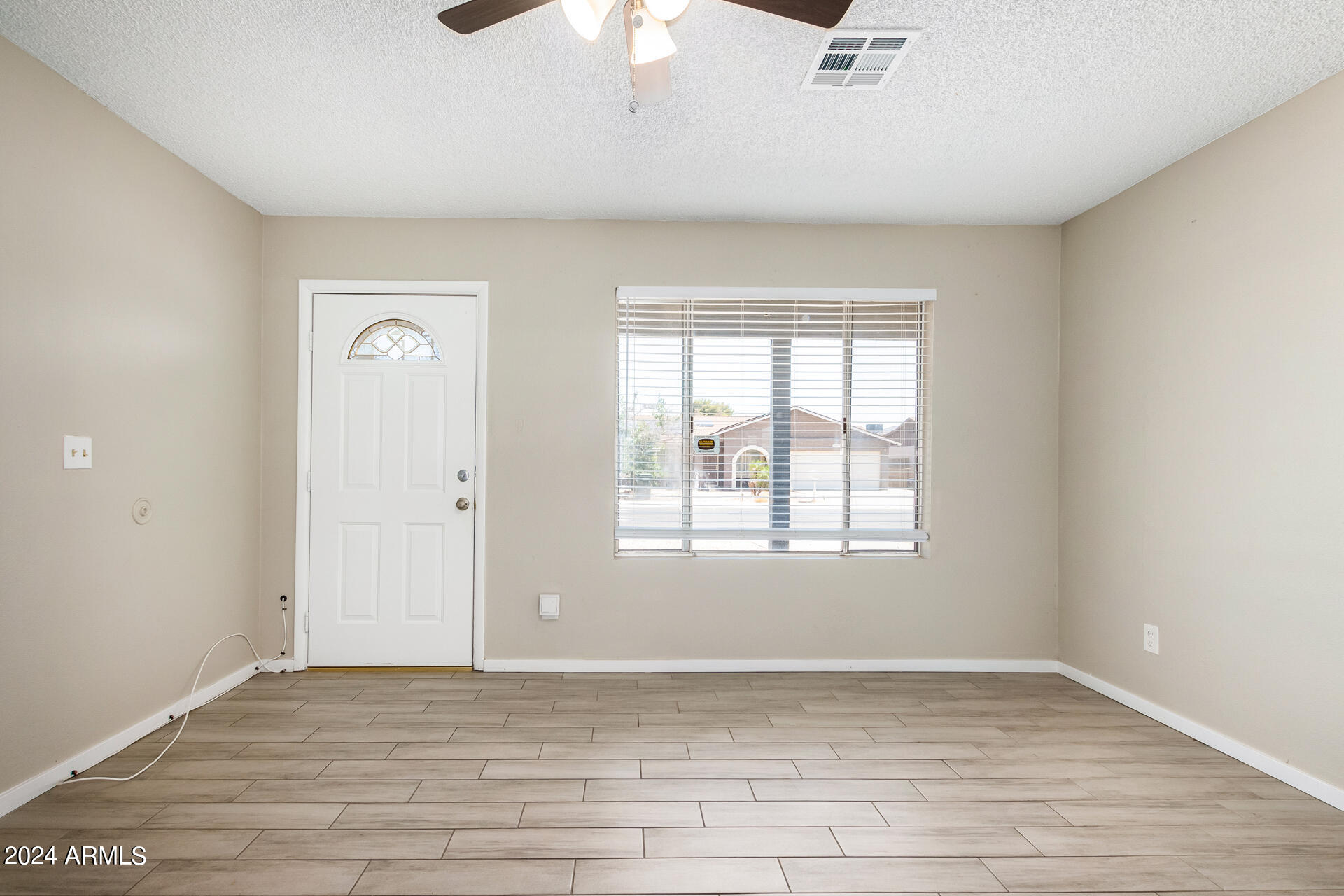 4438 East Wayland Road Phoenix, AZ 85040 - Photo 3 of 26 04 - Wayland