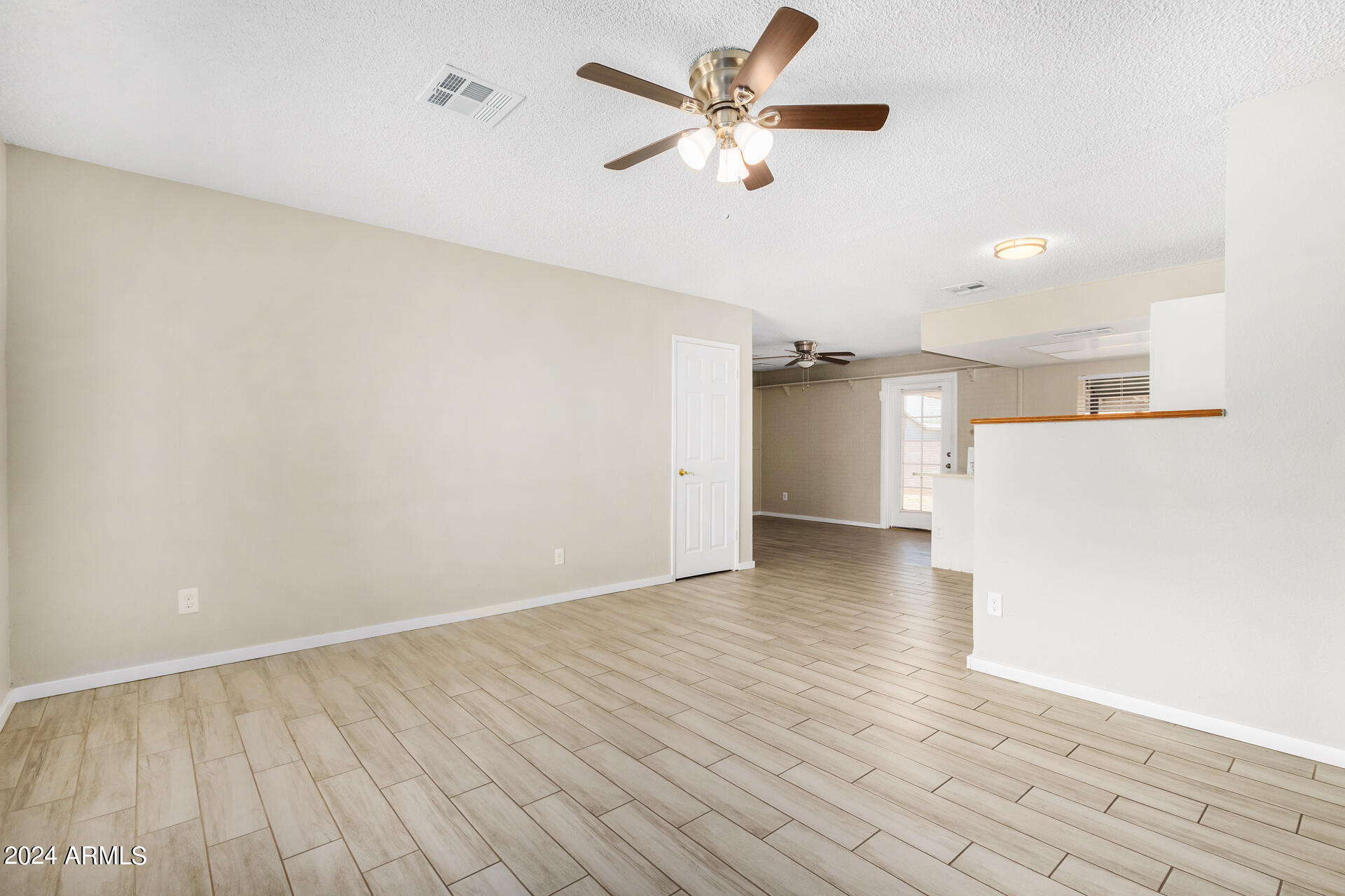 4438 East Wayland Road Phoenix, AZ 85040 - Photo 5 of 26 06 - Wayland