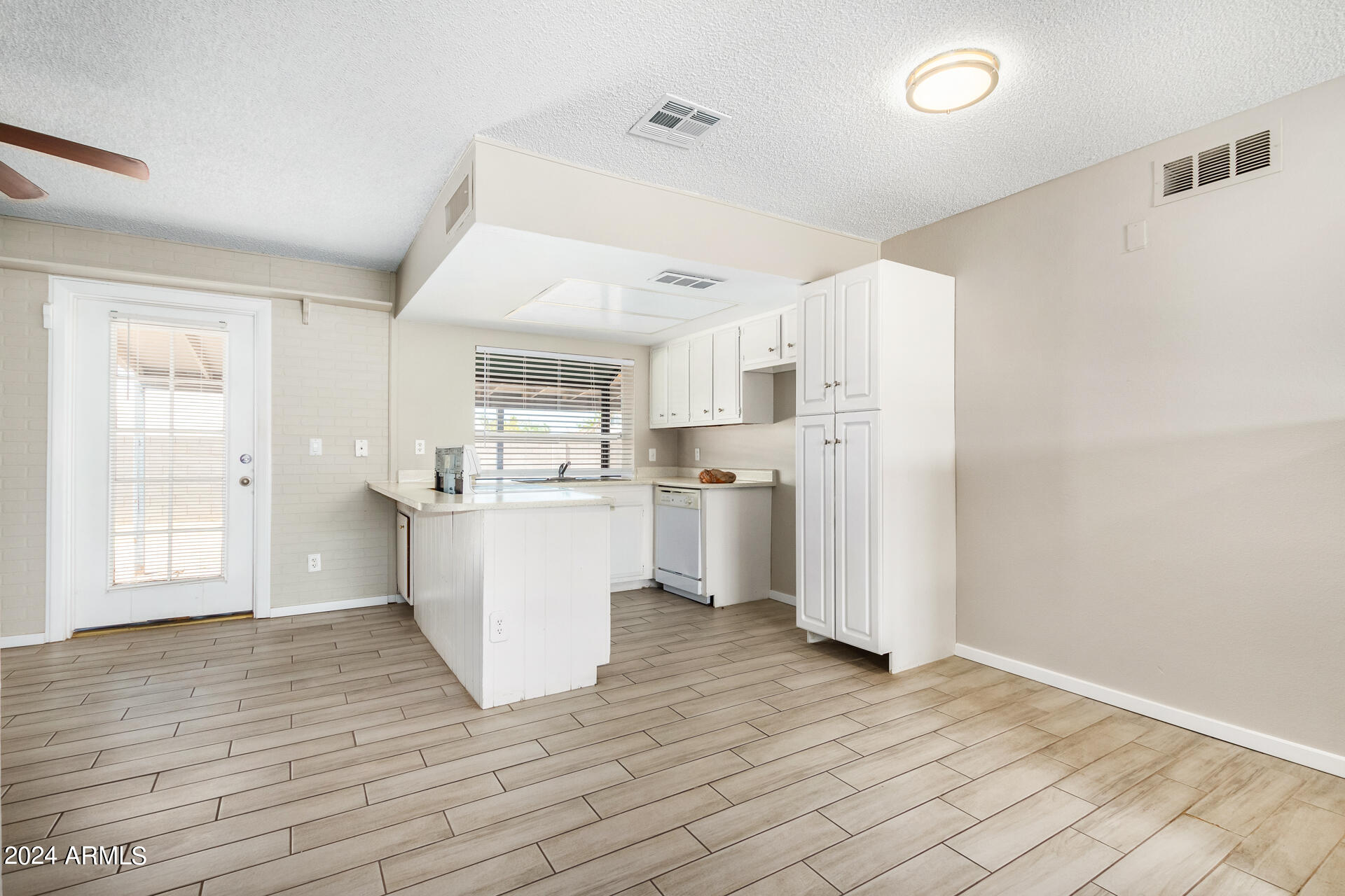 4438 East Wayland Road Phoenix, AZ 85040 - Photo 7 of 26 08 - Wayland