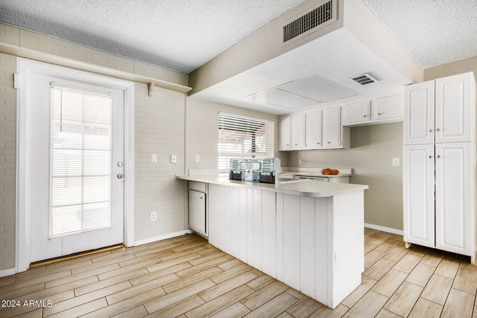 4438 East Wayland Road Phoenix, AZ 85040 - Photo 10 of 26 11 - Wayland