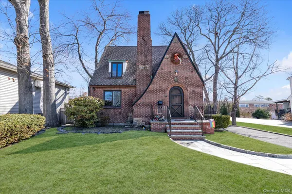 $599,000 | 61 Livingston Avenue, Babylon, NY 11702