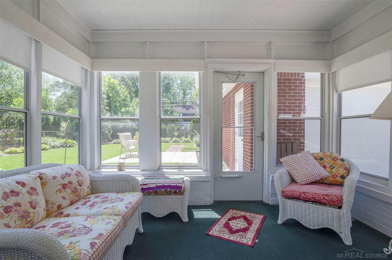 1133 Roslyn Road Grosse Pointe Woods, MI 48236 - Photo 33 of 39
