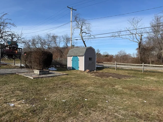 a view of a entertaining space