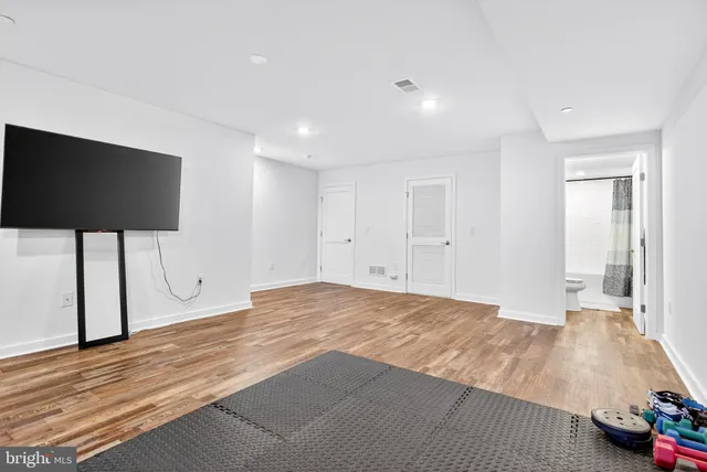 $650,000 | 7019 Pipers Glen Way, Philadelphia, PA 19119