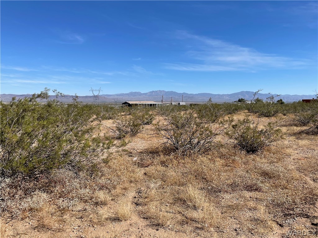 2098 Dugas Road Golden Valley, AZ 86413 - Photo 3 of 12
