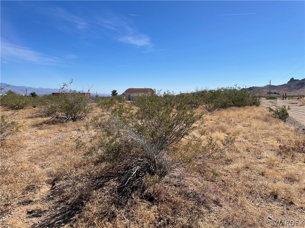 2098 Dugas Road Golden Valley, AZ 86413 - Photo 4 of 12