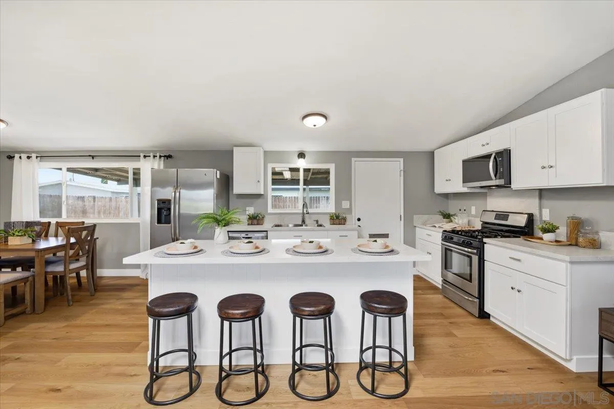 536 Rogue Road El Cajon, CA 92020 - Photo 3 of 26