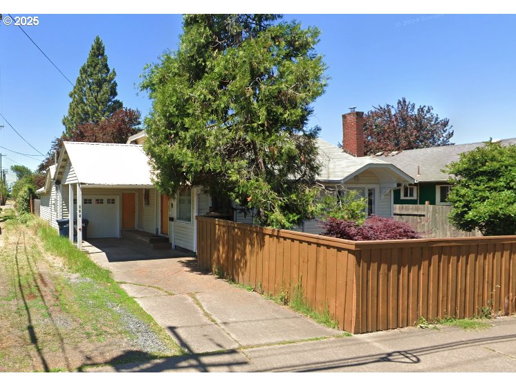 924 Chambers Street Eugene, OR 97402 - Photo 2 of 24