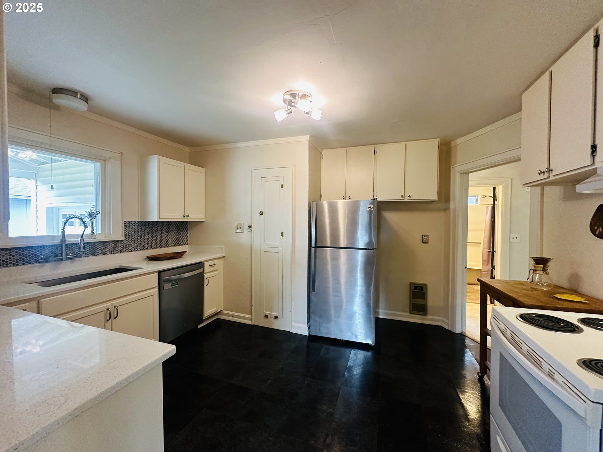 924 Chambers Street Eugene, OR 97402 - Photo 7 of 24