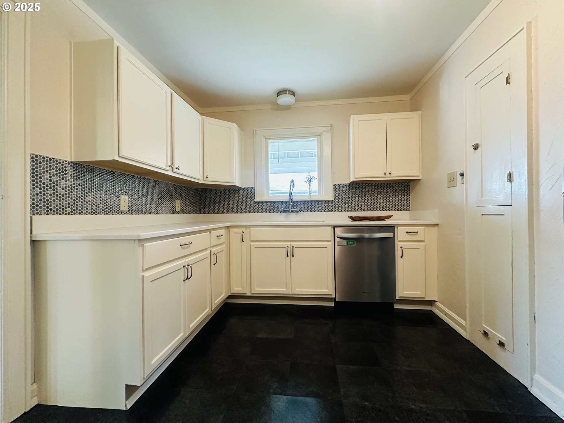 924 Chambers Street Eugene, OR 97402 - Photo 9 of 24