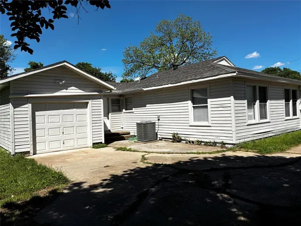 $1,950 | 510 Magnolia Street, Arlington, TX 76012