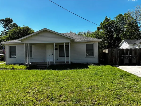 $1,950 | 510 Magnolia Street, Arlington, TX 76012