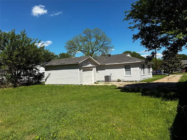 $1,950 | 510 Magnolia Street, Arlington, TX 76012