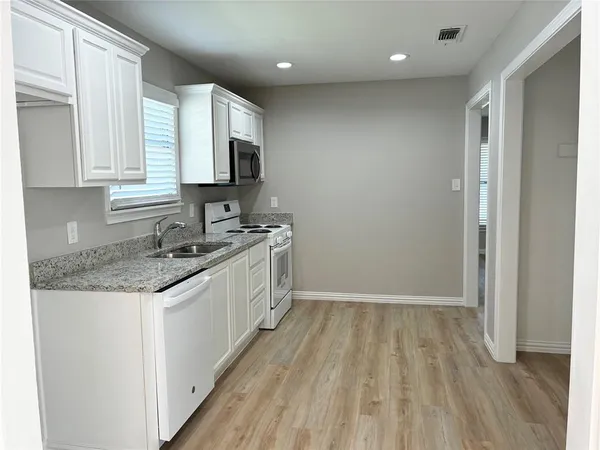 $1,950 | 510 Magnolia Street, Arlington, TX 76012