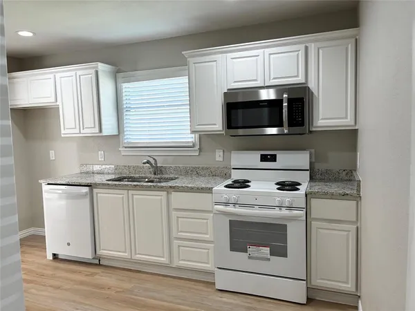 $1,950 | 510 Magnolia Street, Arlington, TX 76012