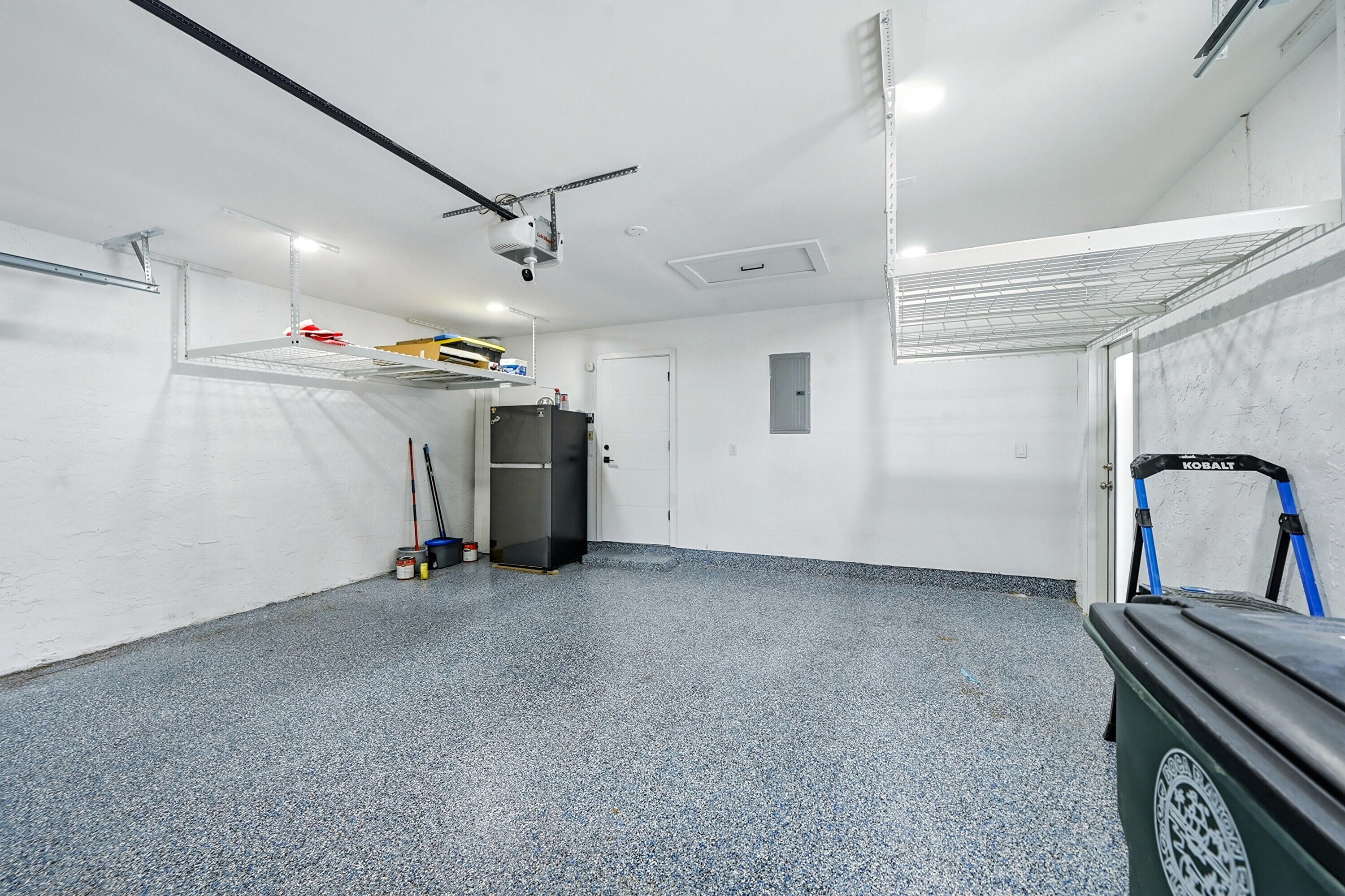 398 Northwest 22nd Avenue Boca Raton, FL 33486 - Photo 31 of 64 Garage