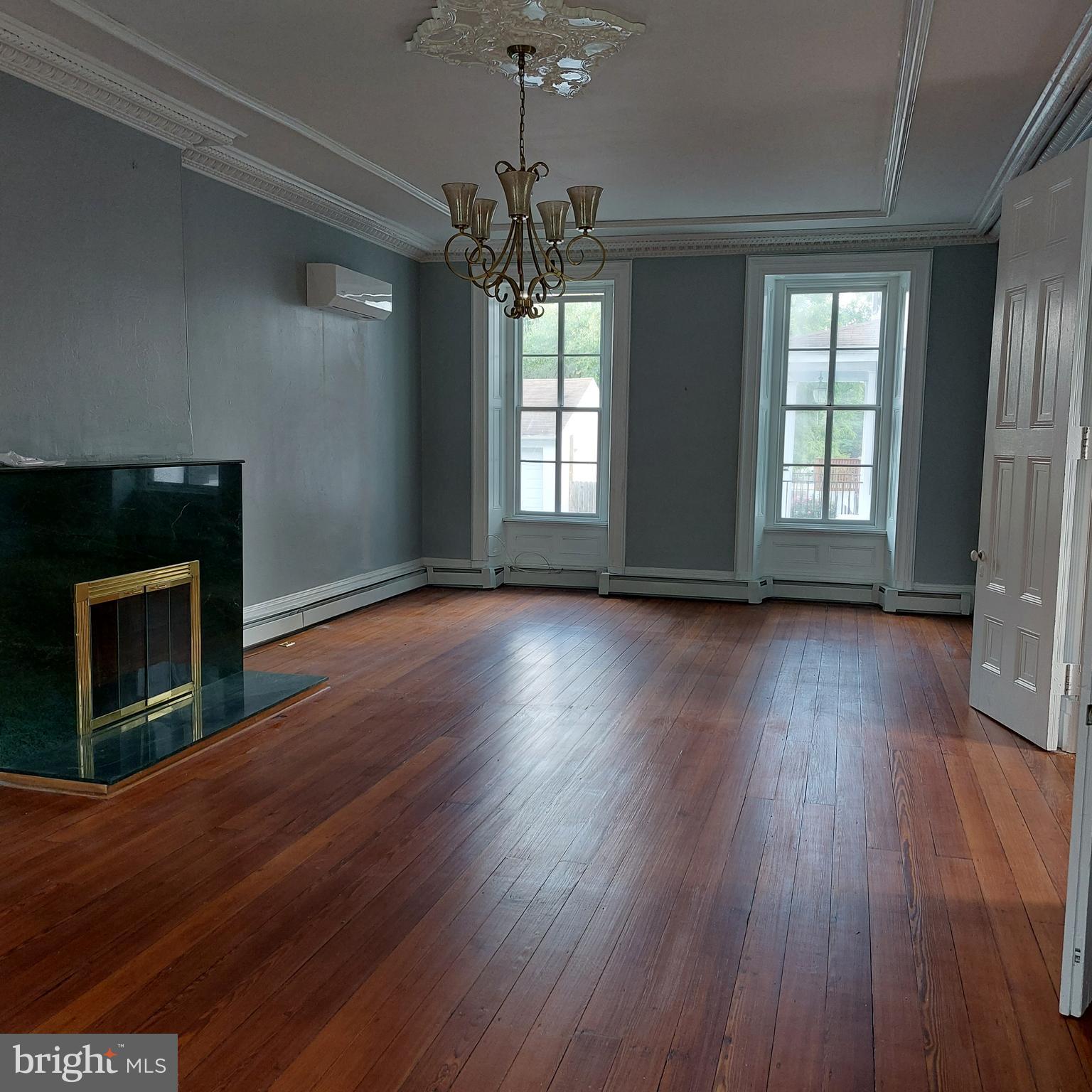 1272 Pawlings Road Norristown, PA 19403 - Photo 17 of 38 Living Room