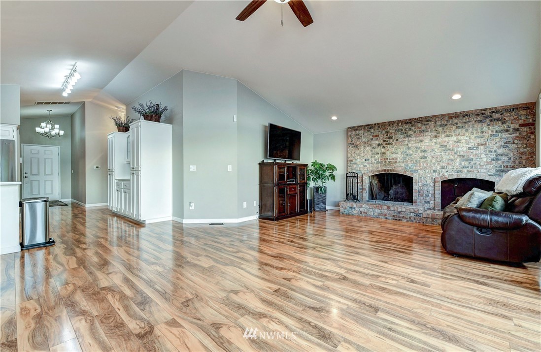 4230 Peninsula Road Stanwood, WA 98292 - Photo 9 of 20 Gallery Image 9