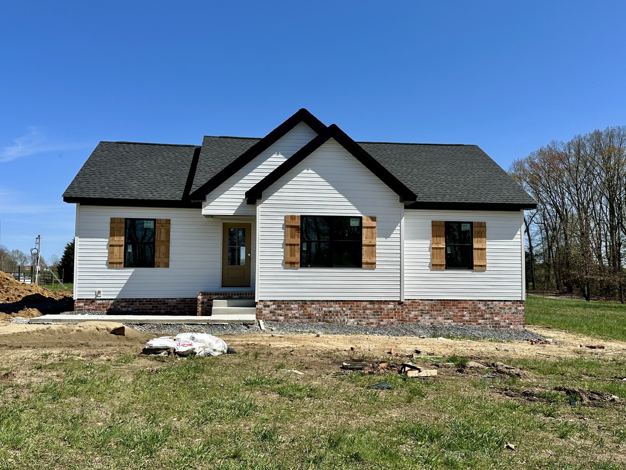 614 Lear Road Portland, TN 37148 - Photo 1 of 4 a front view of a house with a yard