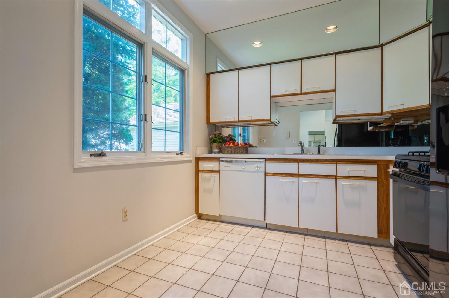 64 Winthrop Road Monroe Township, NJ 08831 - Photo 11 of 25 Gallery Image 11