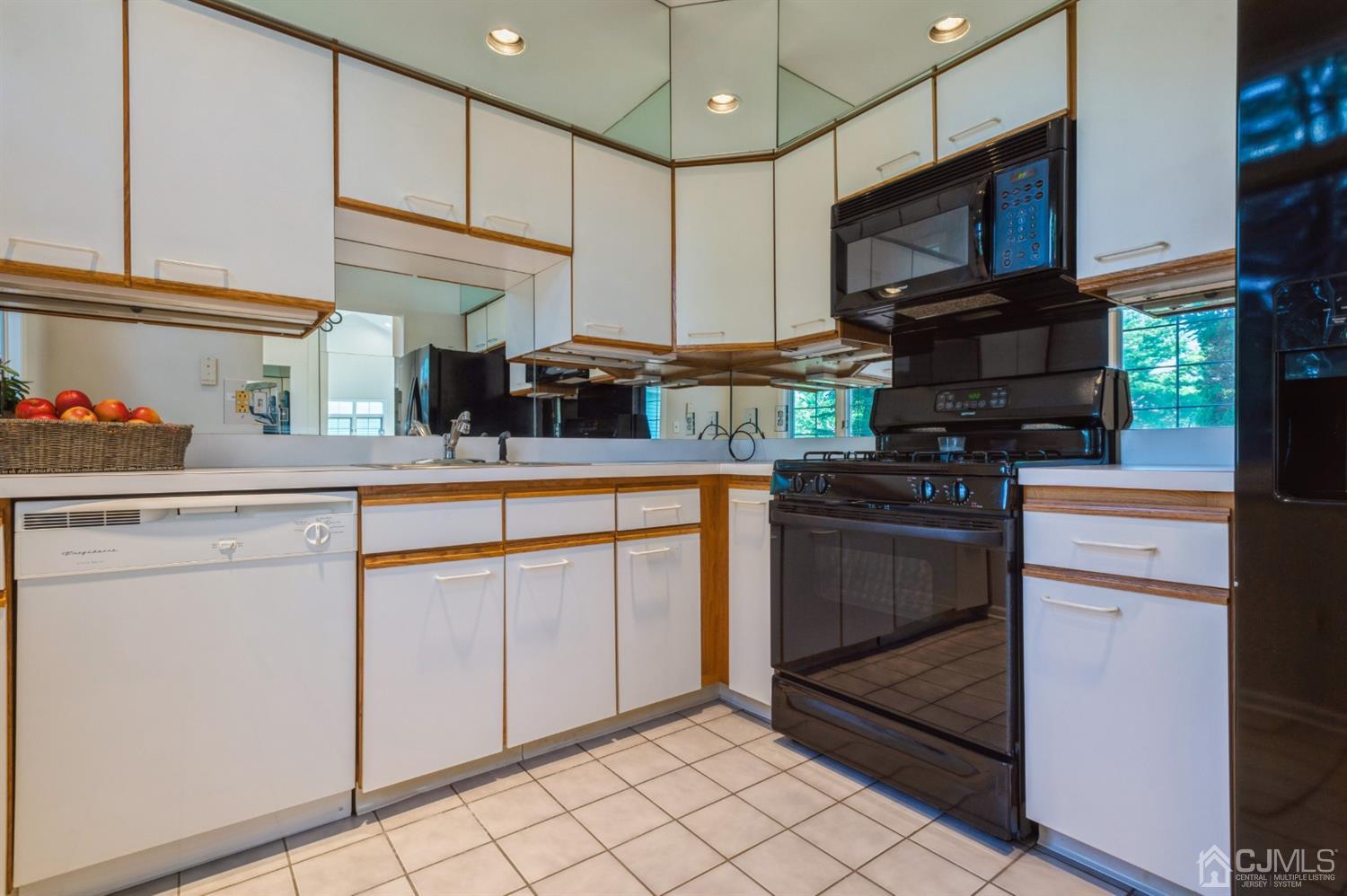64 Winthrop Road Monroe Township, NJ 08831 - Photo 12 of 25 Gallery Image 12