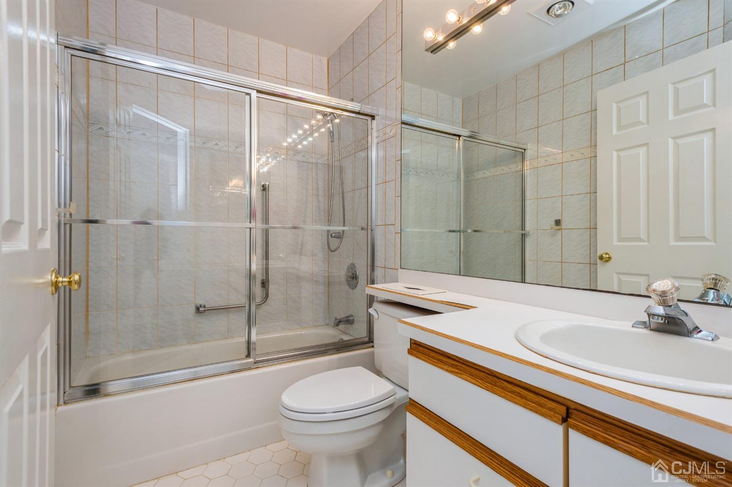 64 Winthrop Road Monroe Township, NJ 08831 - Photo 17 of 25 Gallery Image 17