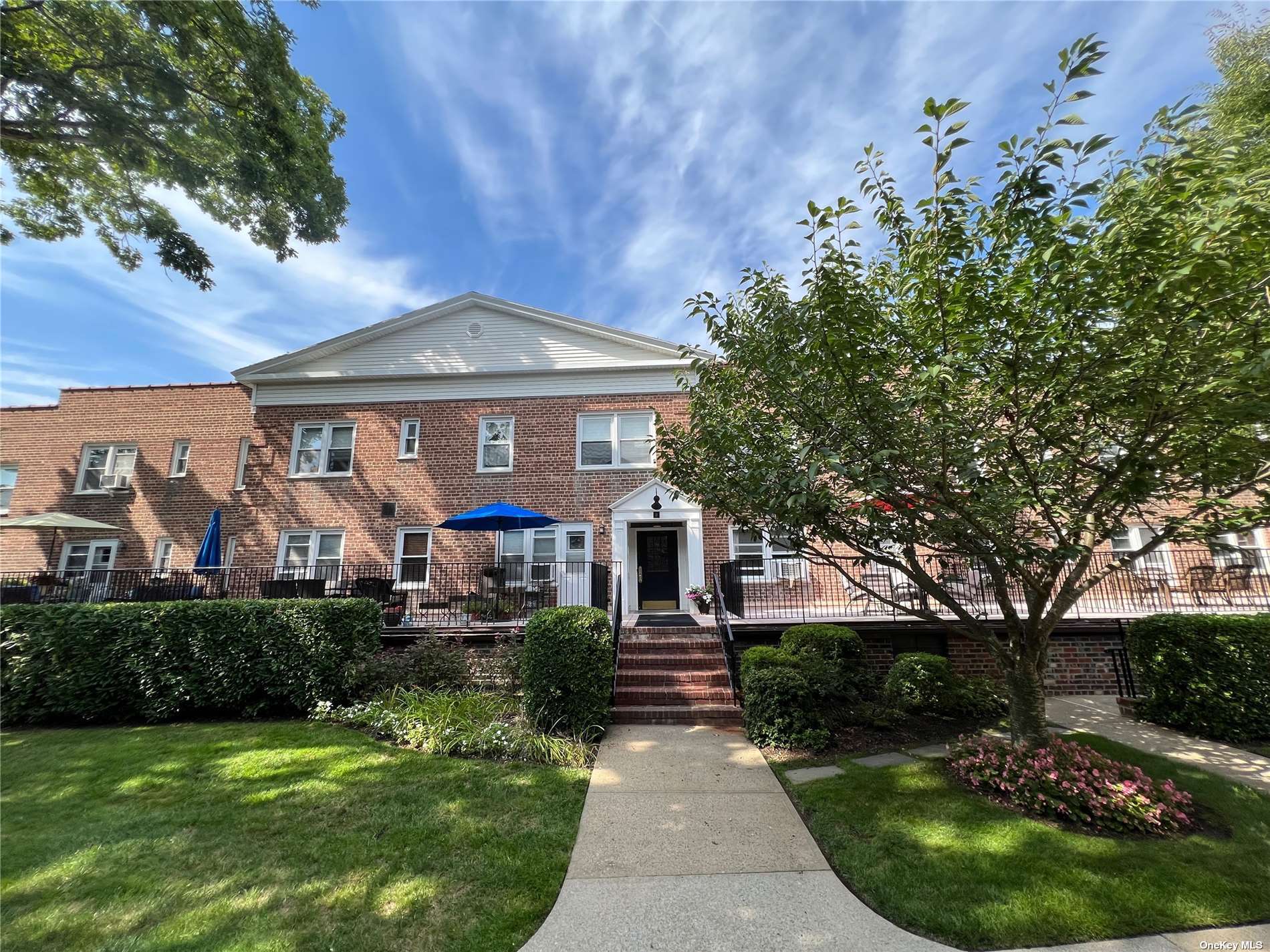 195 North Village Avenue, Unit 4D, Rockville Centre, NY 11570 Compass