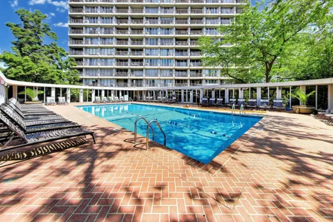 $337,500 | 1960 North Lincoln Park West, Unit 2911, Chicago, IL 60614