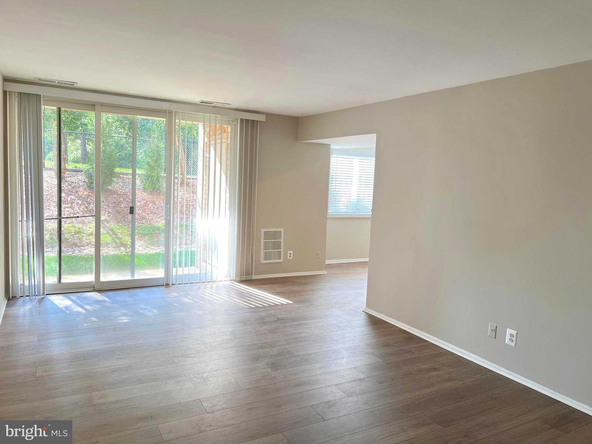5083 7th Road South, Unit T2 Arlington, VA 22204 - Photo 4 of 36 Large living room w/NEW floors