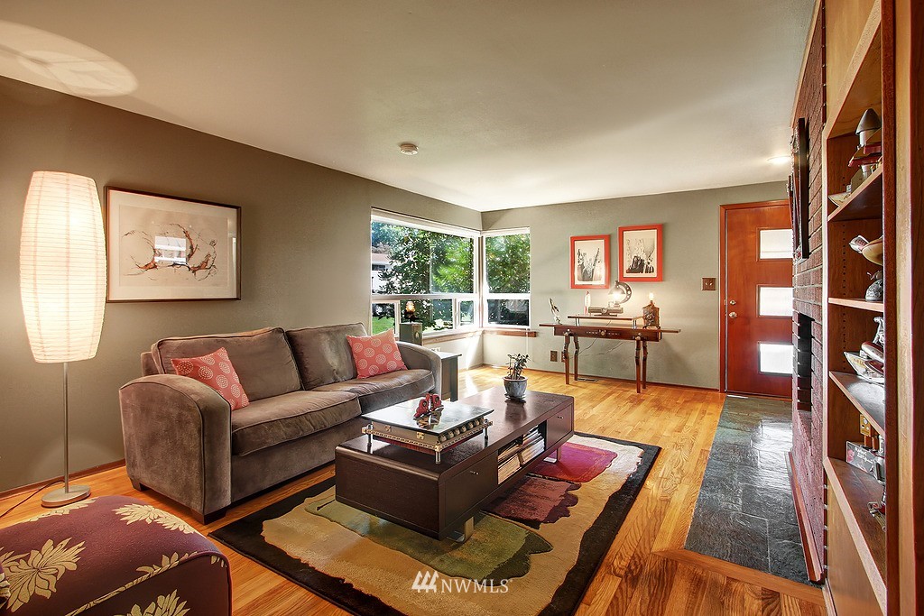 2113 Dayton Avenue Northeast Renton, WA 98056 - Photo 3 of 21