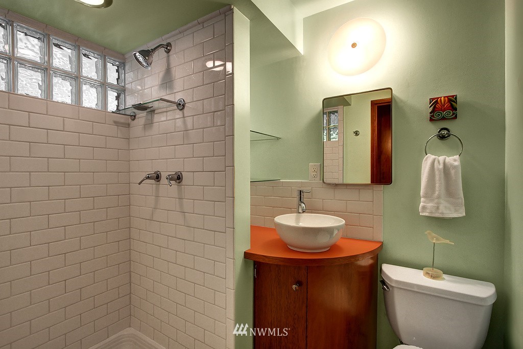2113 Dayton Avenue Northeast Renton, WA 98056 - Photo 8 of 21