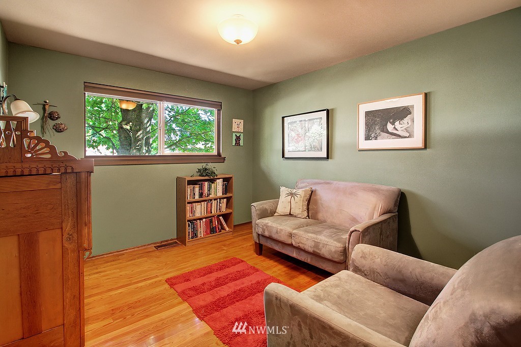 2113 Dayton Avenue Northeast Renton, WA 98056 - Photo 9 of 21